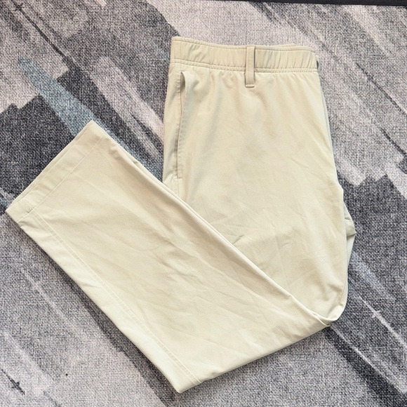 Under Armour Men's Size 38x30 Stretch Beige Joggers - Picture 10 of 10